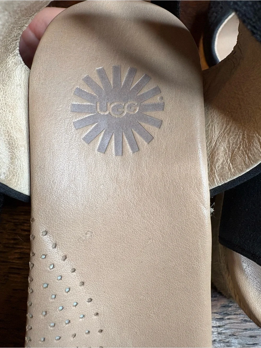 UGG delmar black